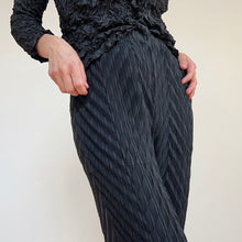Load image into Gallery viewer, Vanite Couture | Zig Zag Pleated Pant in Black
