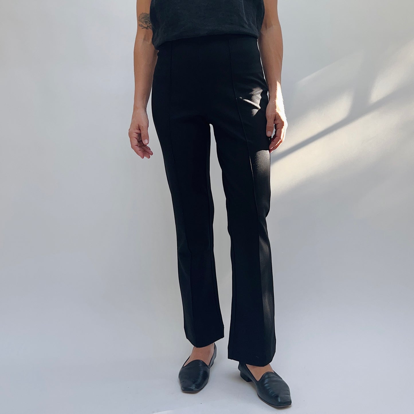 Olivia by Habitat | Kickflare Pant in Ponte in Black