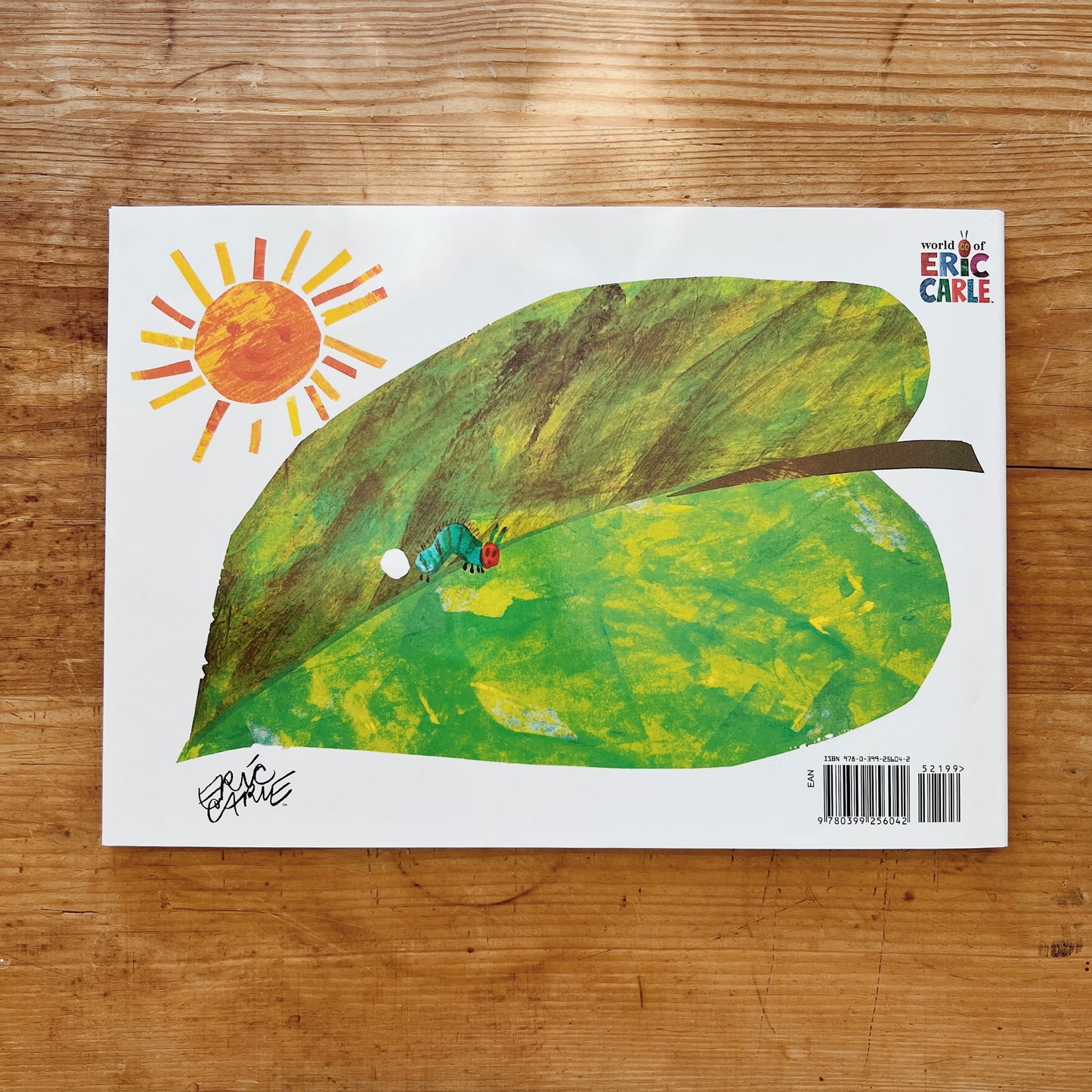 The Very Hungry Caterpillar/La oruga muy hambrienta
