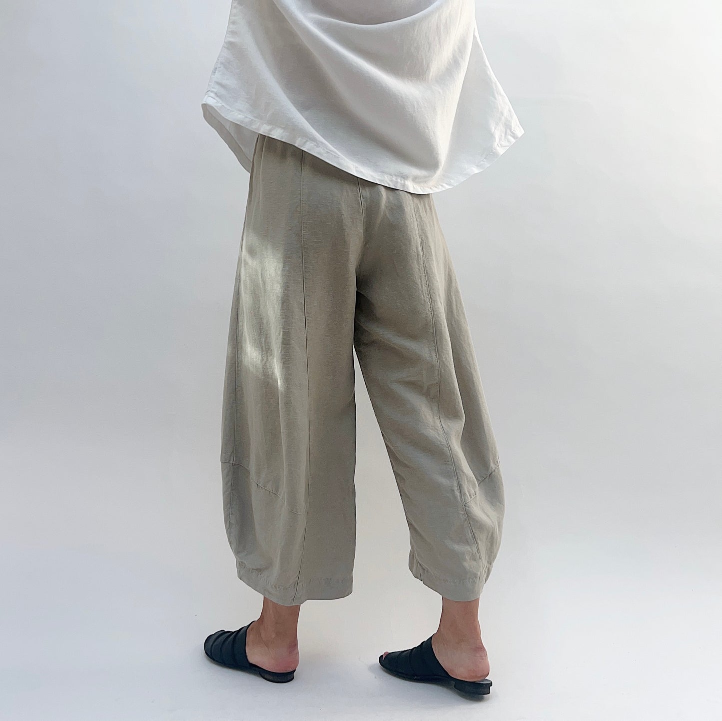 Linen Blend Tucked Hem Pants in Artichoke