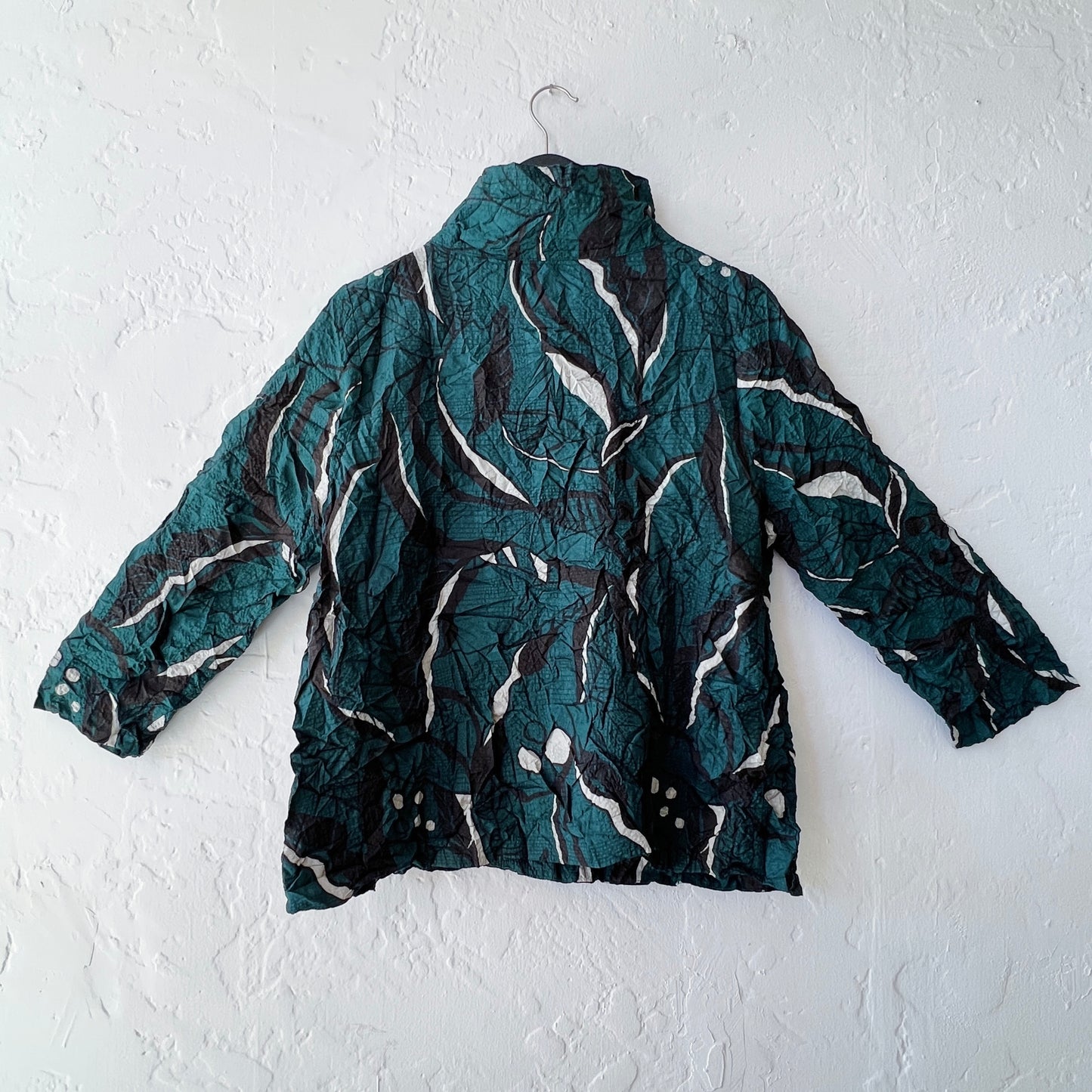 Olivia by Habitat | Crush Travel Leaves Cinched Pocket Top in Marine