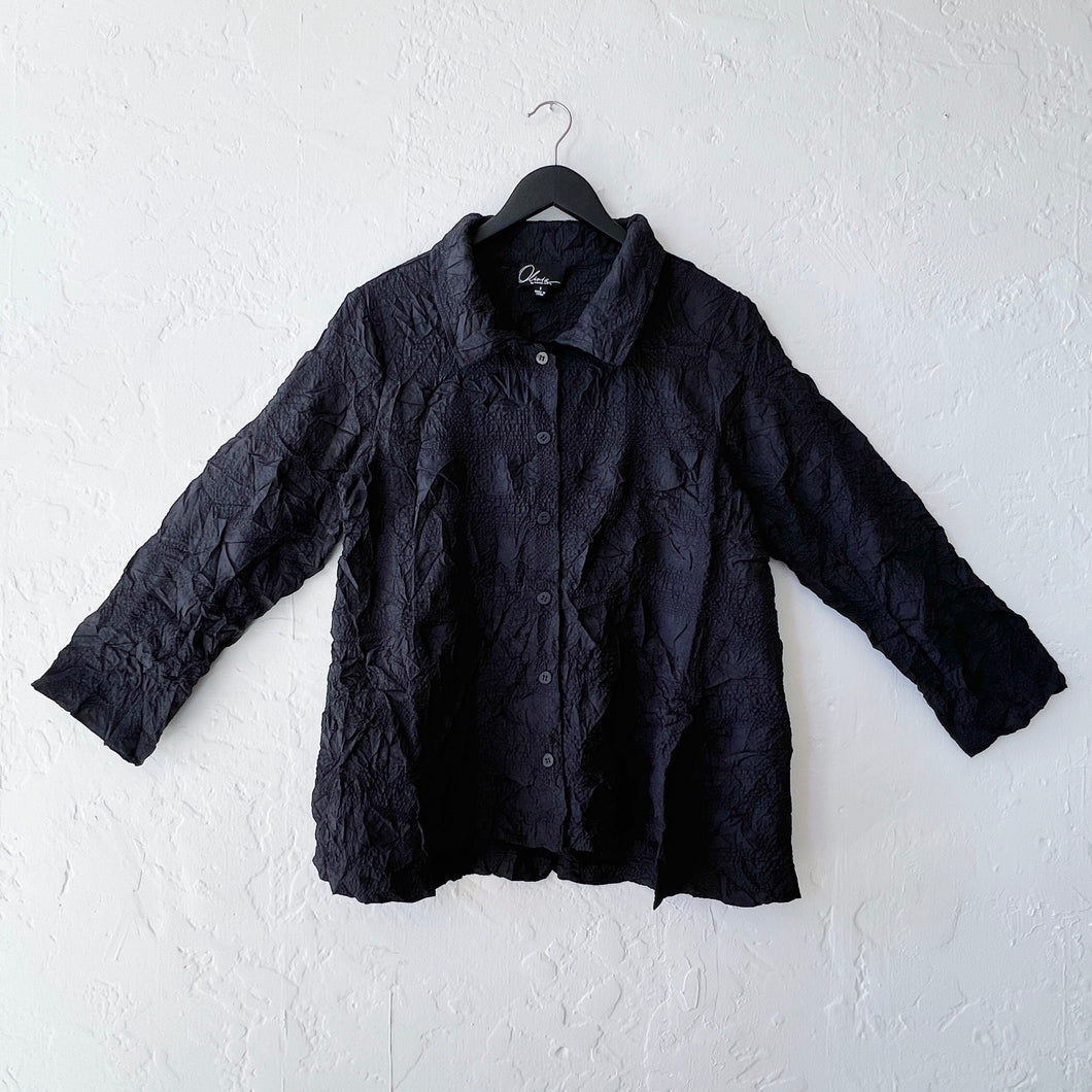 Olivia by Habitat | Crush Travel Barcelona Button Down Shirt in Black