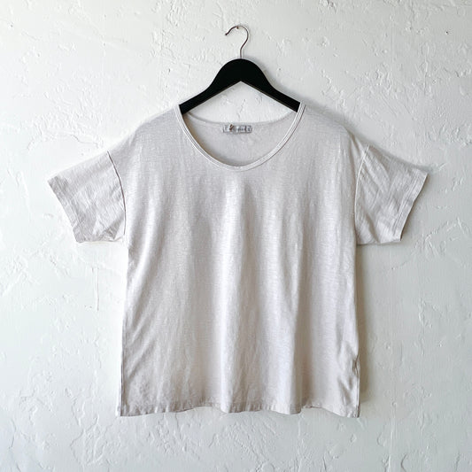 V-Neck Tee in Jicama