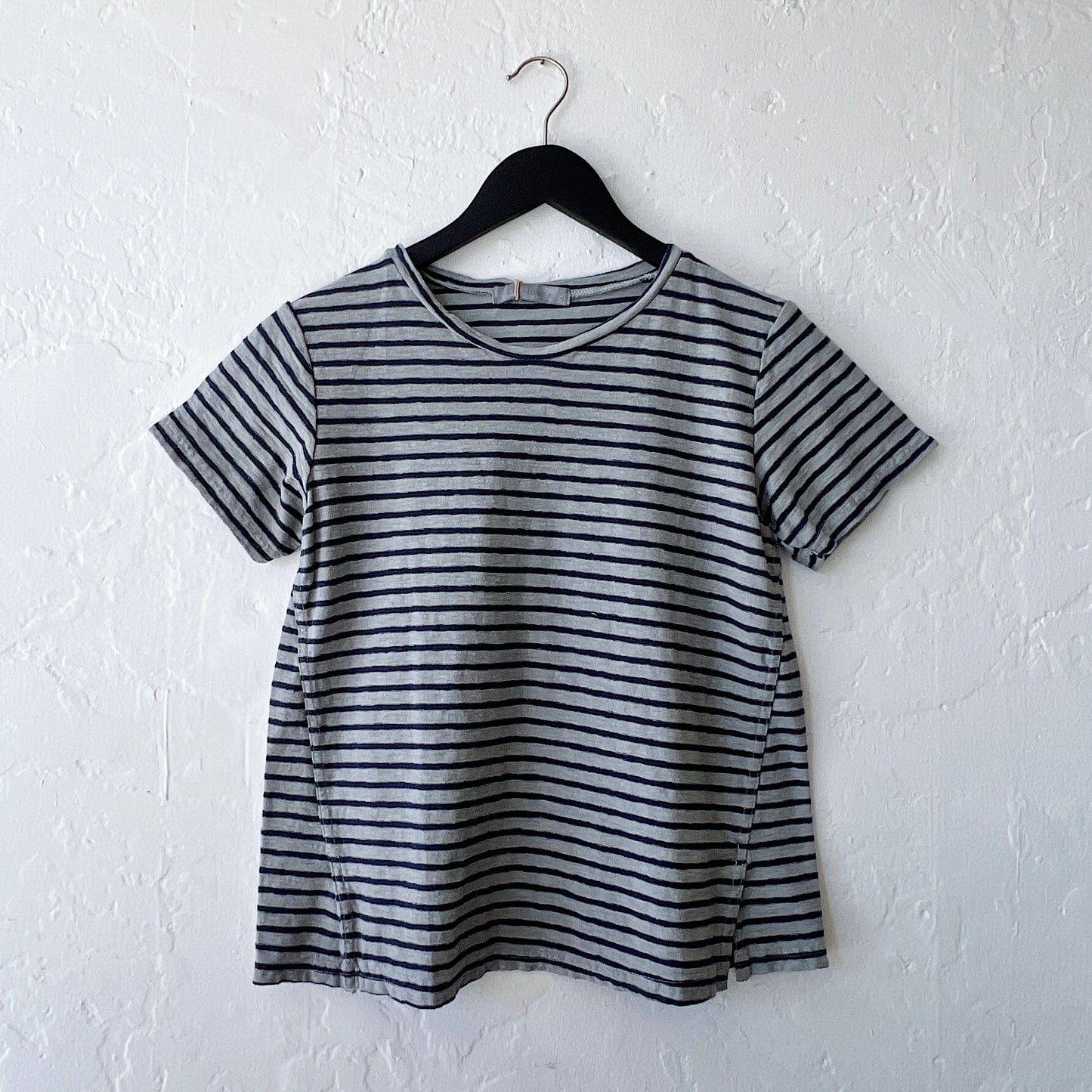 Short Sleeve Slit Hem Tee in Navy and Overcast Stripe