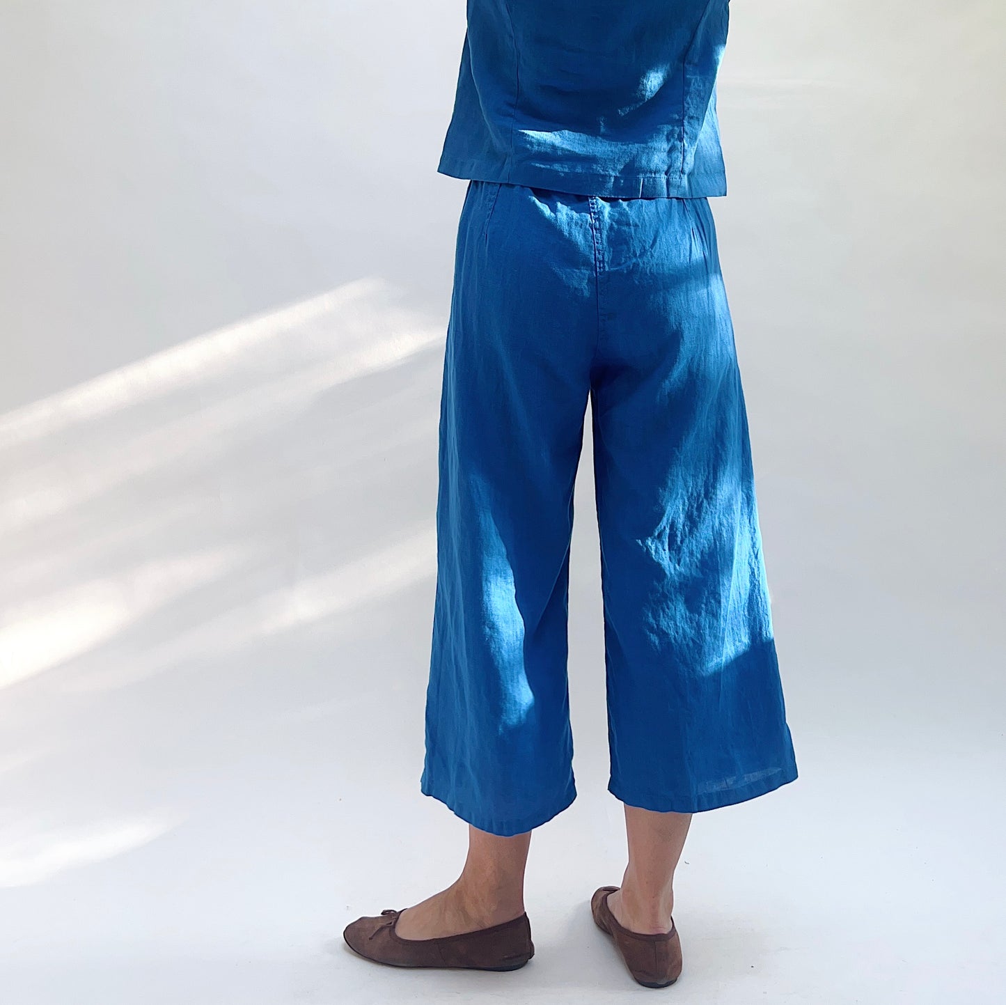 Hanky Linen Easy Crop Flood in Vivid Blue