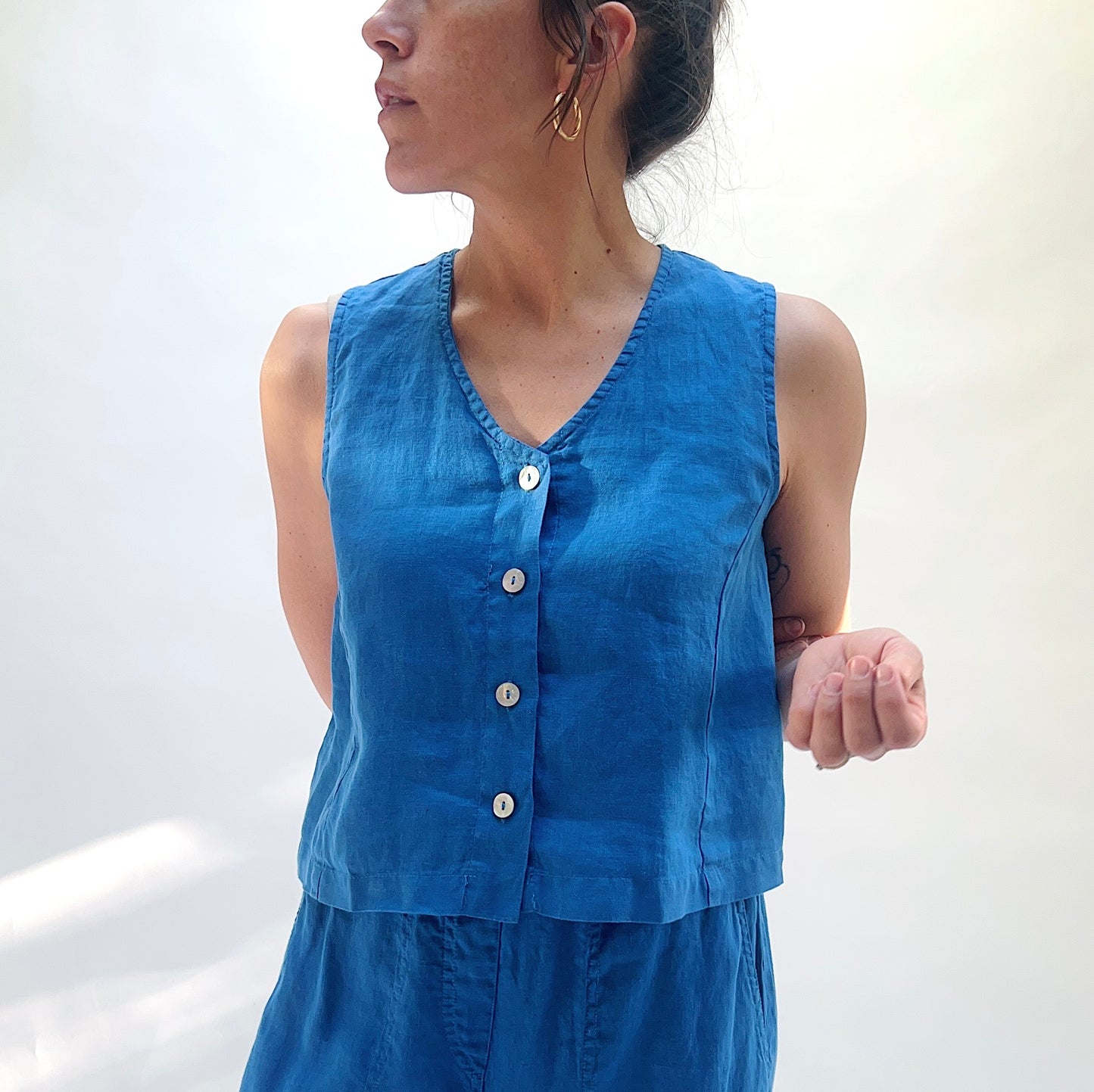 Hanky Linen Crop Vest in Vivid Blue