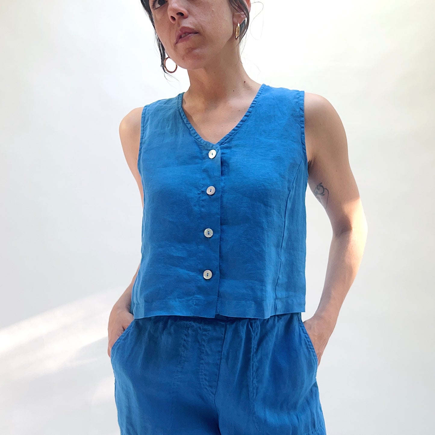 Hanky Linen Crop Vest in Vivid Blue