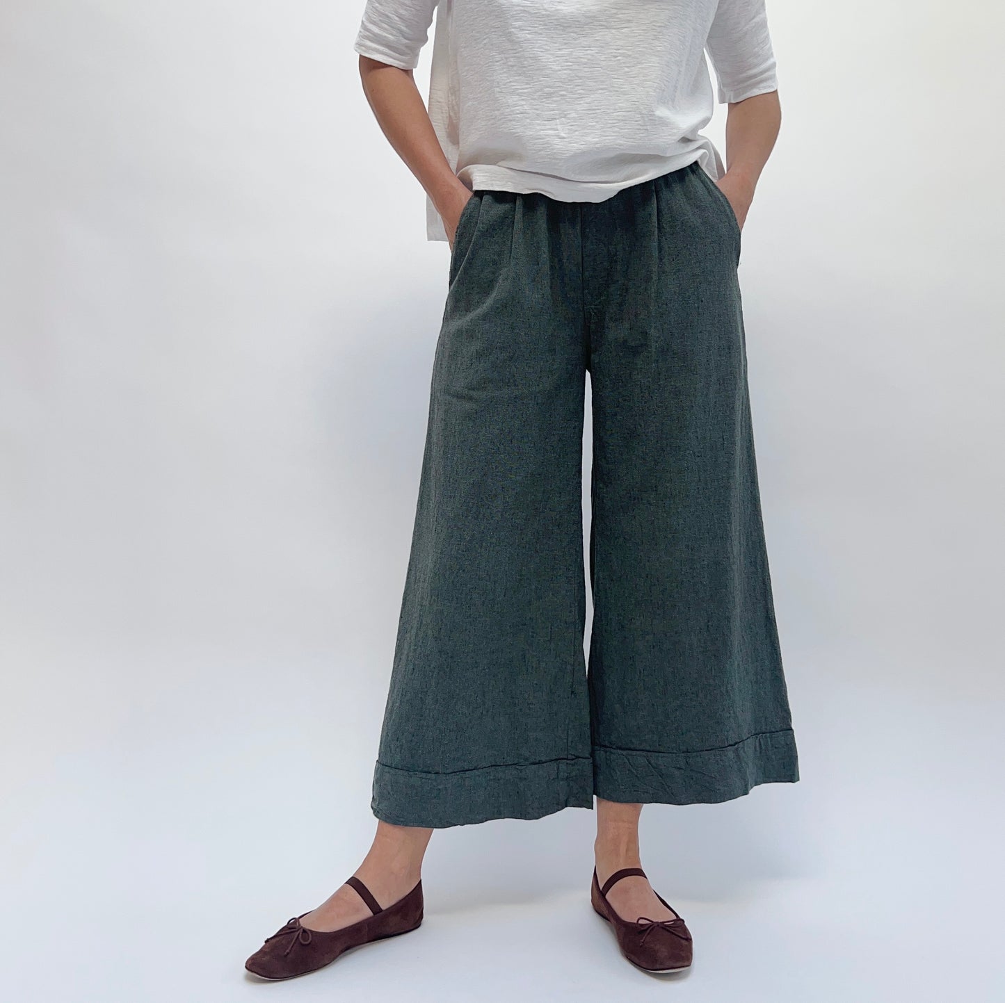 Cut Loose | Pleated Crop Pant in Clay Crosshatch