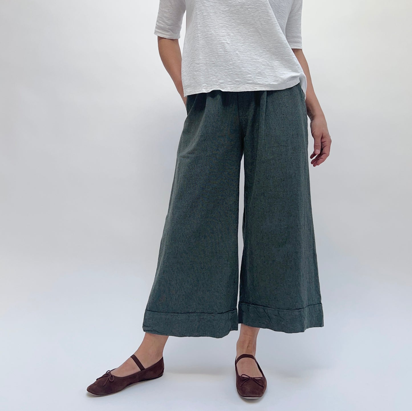 Cut Loose | Pleated Crop Pant in Clay Crosshatch