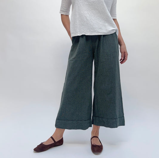 Cut Loose | Pleated Crop Pant in Clay Crosshatch