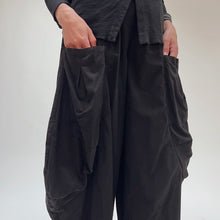 Load image into Gallery viewer, Eleven Stitch | Double Pocket Cotton Pant in Black
