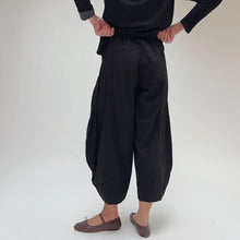 Load image into Gallery viewer, Eleven Stitch | Double Pocket Cotton Pant in Black
