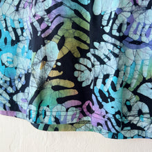 Load image into Gallery viewer, Su Placer | Giana V-Neck in Kismet Batik Print
