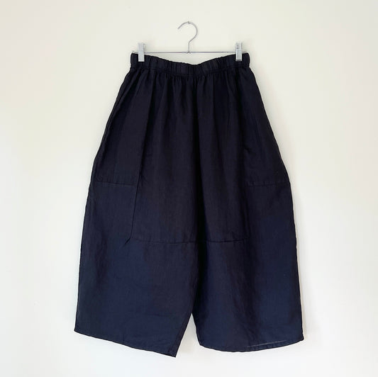 Cut Loose | Hanky Linen Balloon Crop Pant in Lights Out
