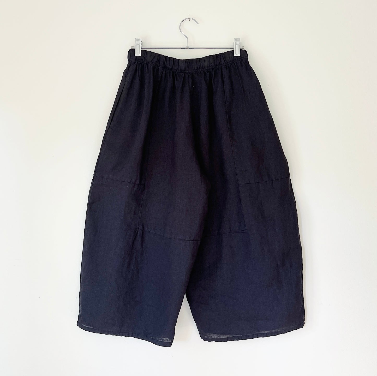 Cut Loose | Hanky Linen Balloon Crop Pant in Lights Out