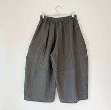 Load image into Gallery viewer, Cut Loose | Hanky Linen Balloon Crop Pant in Clay

