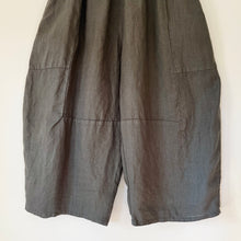 Load image into Gallery viewer, Cut Loose | Hanky Linen Balloon Crop Pant in Clay
