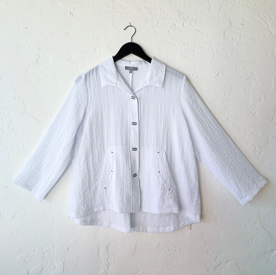 Express Travel Solid Pleat Back Jacket in White
