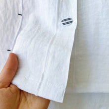 Load image into Gallery viewer, Express Travel Solid Pleat Back Jacket in White

