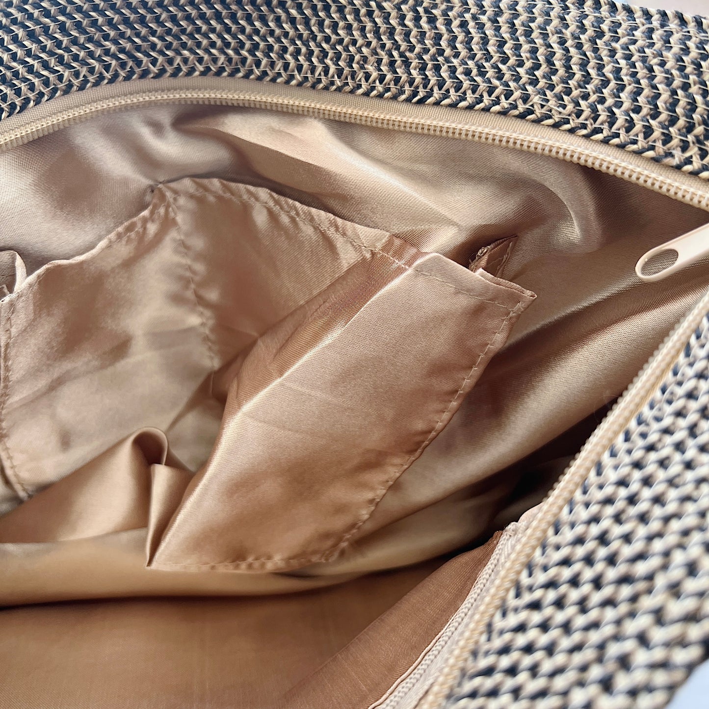 Handbag in Black Tweed