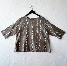 Load image into Gallery viewer, Mona Lisa | Simple Pullover in Khaki Wavy Stripes Print
