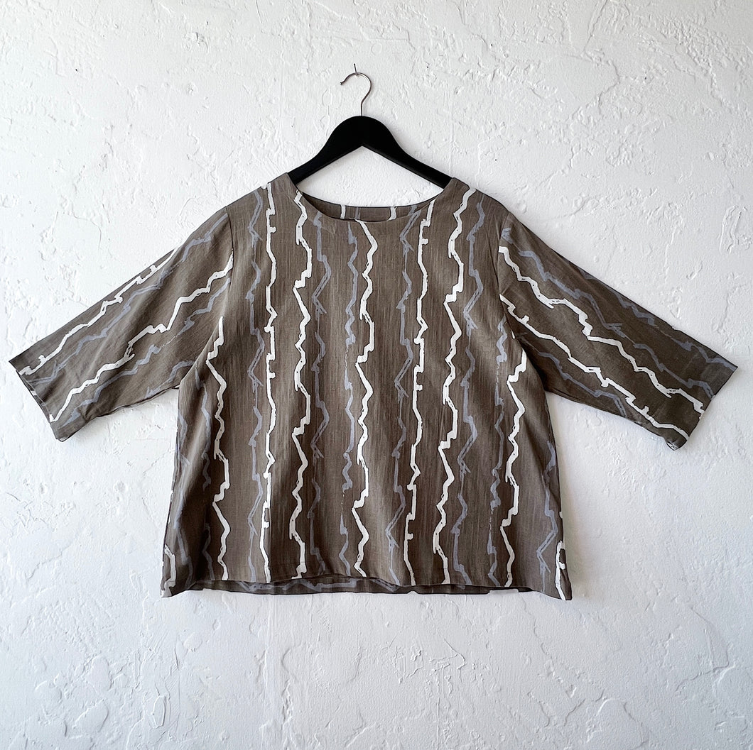 Mona Lisa | Simple Pullover in Khaki Wavy Stripes Print