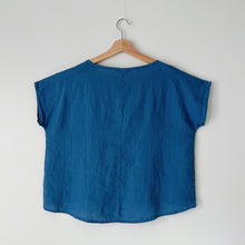 Load image into Gallery viewer, Cut Loose | High Low Linen Tee in Amalfi
