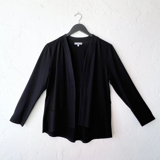 Core Travel Easy Jacket in Black