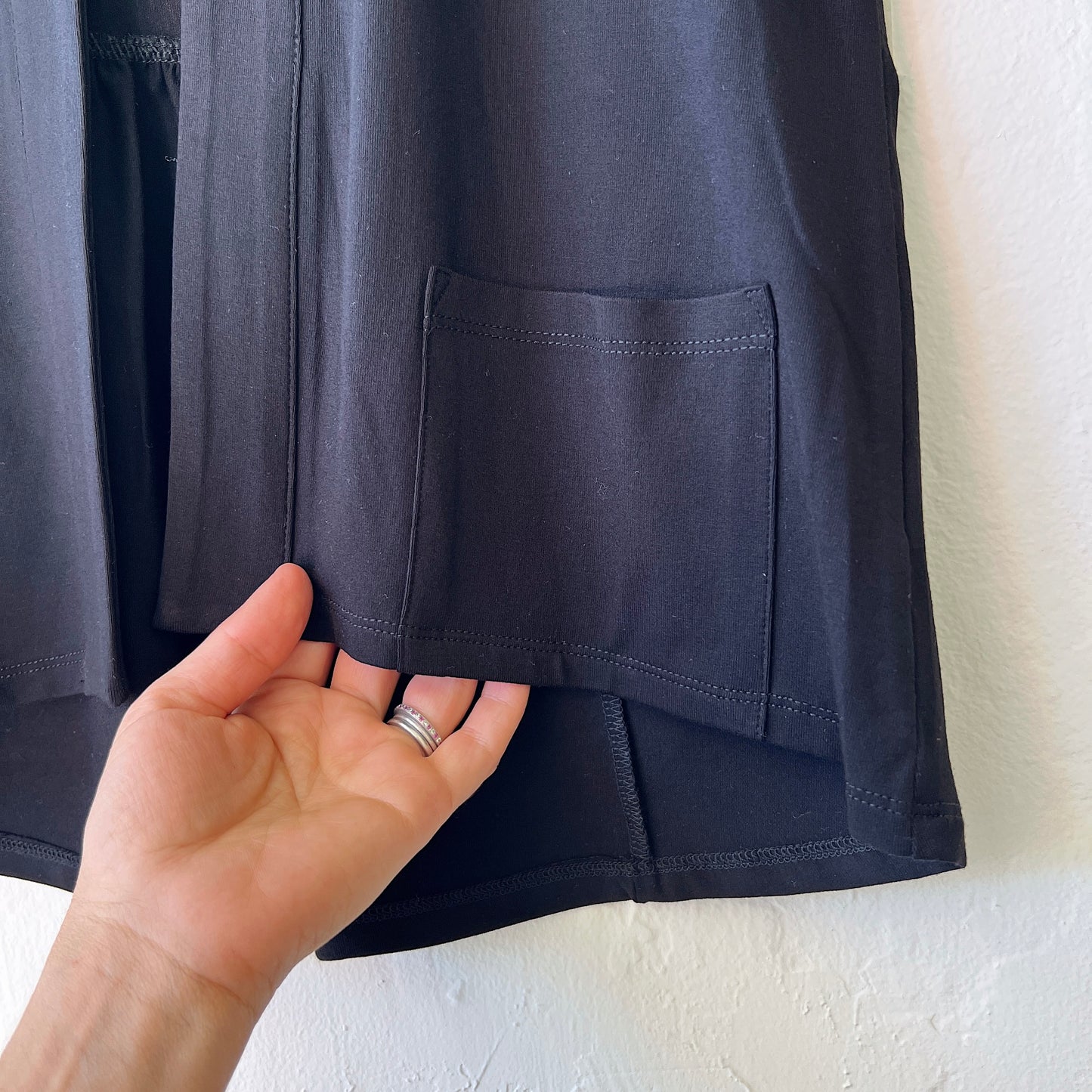 Core Travel Easy Jacket in Black