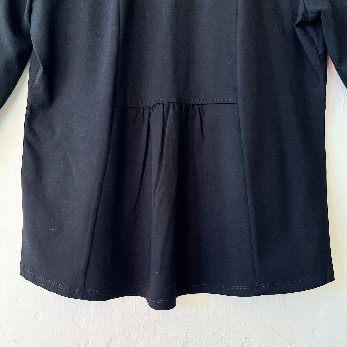 Core Travel Easy Jacket in Black