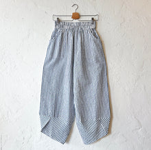 Load image into Gallery viewer, Tulip | Roxanne Pant in Peri White Stripe
