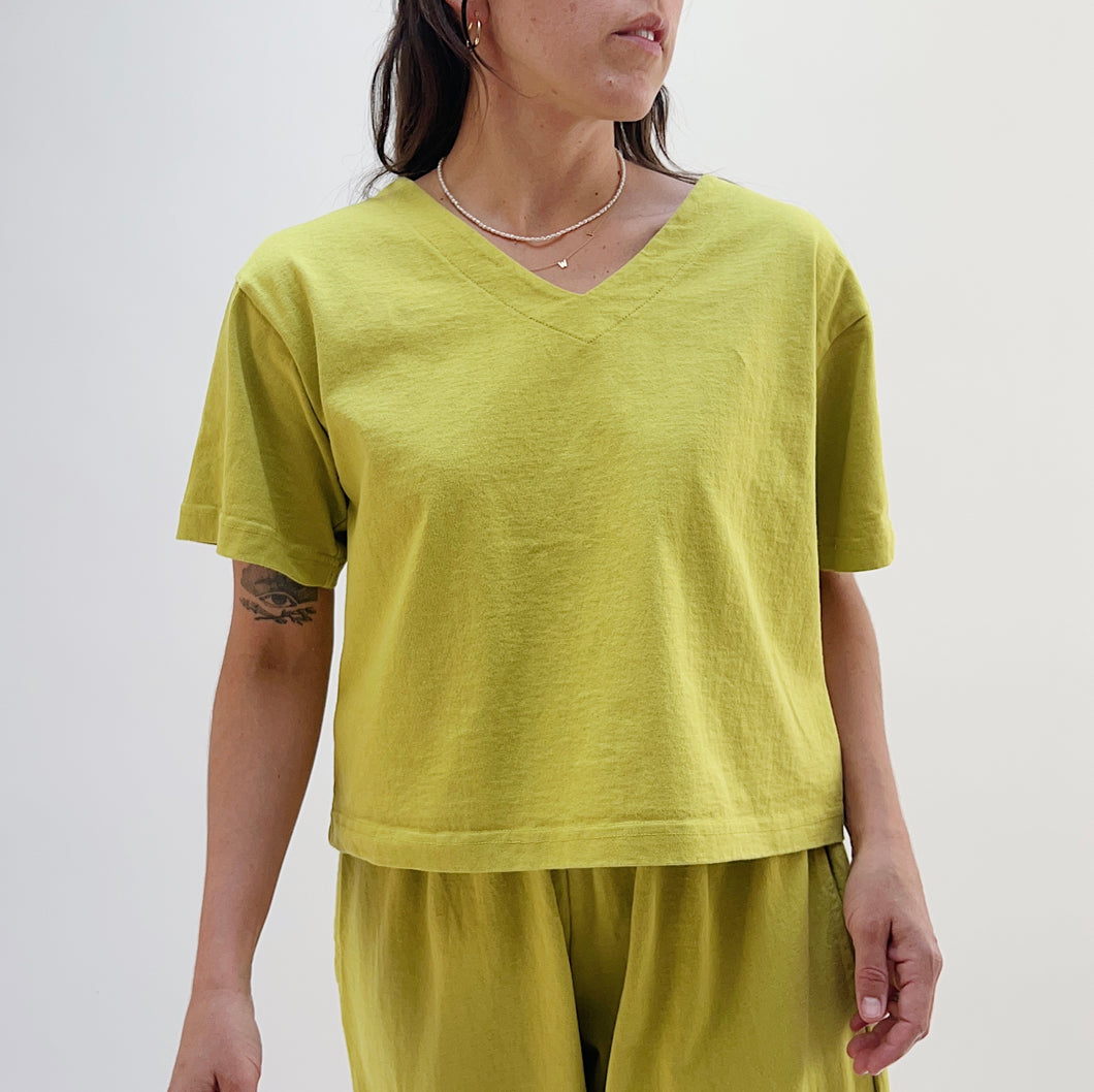 Pacific Cotton | Crop V-Neck in Pera