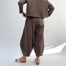 Load image into Gallery viewer, Pacific Cotton | Cotton Oliver Pant in Torta
