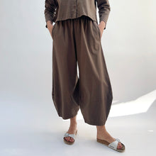 Load image into Gallery viewer, Pacific Cotton | Cotton Oliver Pant in Torta
