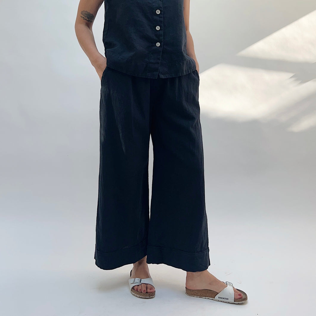 Cut Loose | Pleated Crop Pant in Lights Out Crosshatch