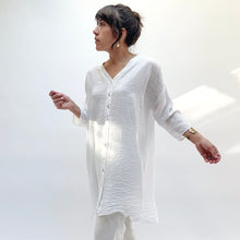 Load image into Gallery viewer, Cut Loose | Parachute Button Down Tunic in White
