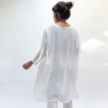 Load image into Gallery viewer, Cut Loose | Parachute Button Down Tunic in White
