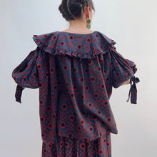 Load image into Gallery viewer, DVAA | Thistle Top in Red &amp; Navy Floral
