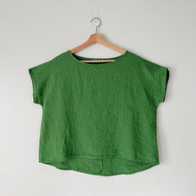 Load image into Gallery viewer, Cut Loose | High Low Linen Tee in Fava
