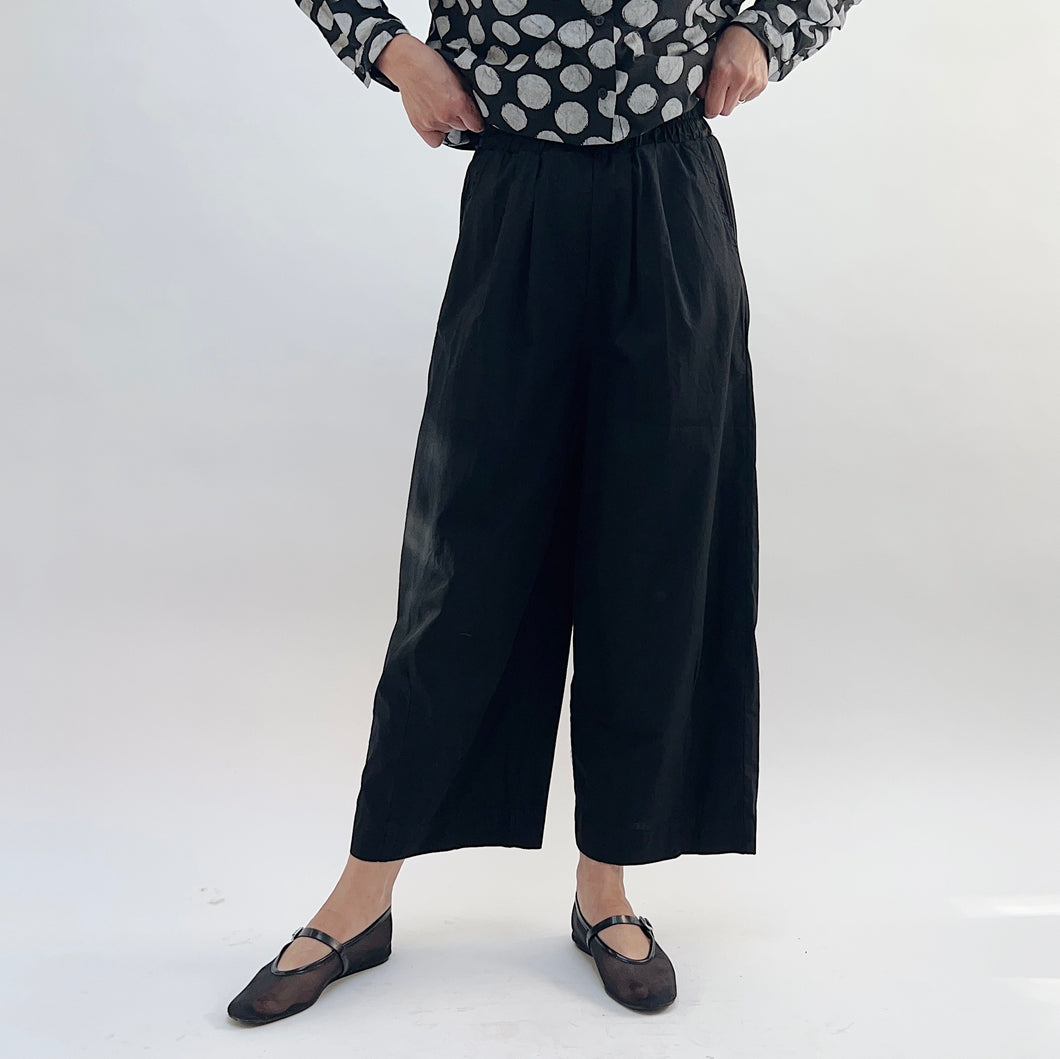 Baci | Cotton Dart Hem Trousers in Black
