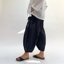 Load image into Gallery viewer, Eleven Stitch | Doreen Pant in Black Pearl
