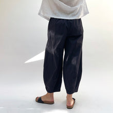 Load image into Gallery viewer, Eleven Stitch | Doreen Pant in Black Pearl
