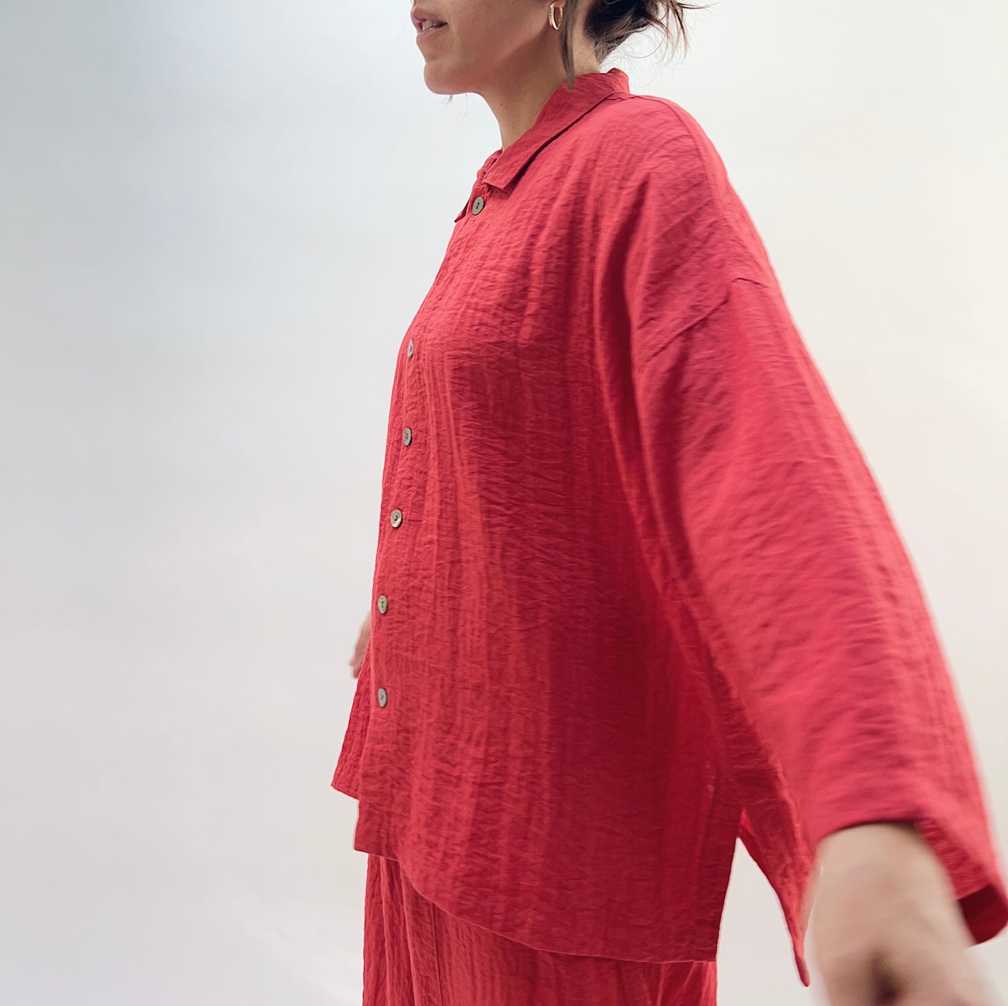 Eleven Stitch | Crinkle Travel Big Shirt in Pimento