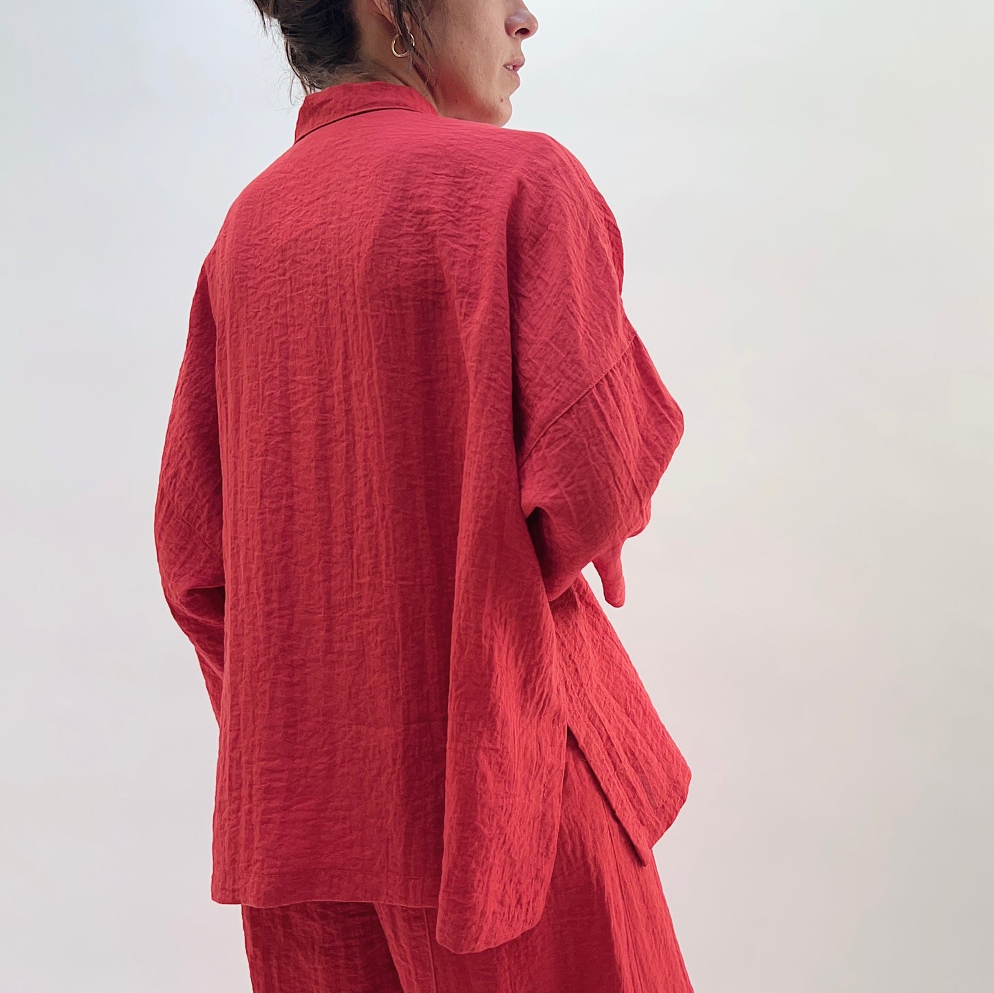 Eleven Stitch | Crinkle Travel Big Shirt in Pimento