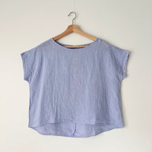 Load image into Gallery viewer, Cut Loose | High Low Linen Tee in Levandula
