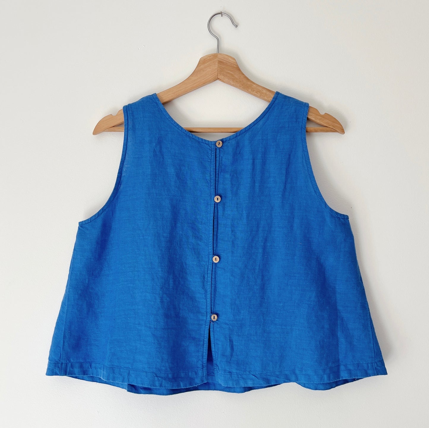 Button Back Tank in Flax Flower