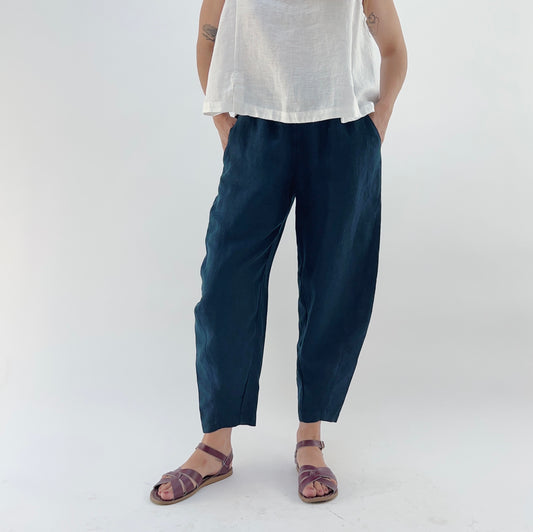 Seamed Taper Pant in Navy