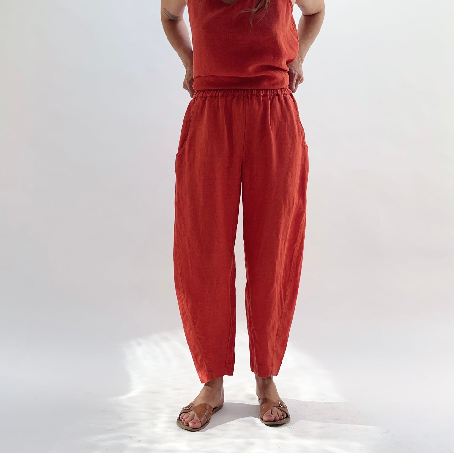 Seamed Taper Pant in Brick