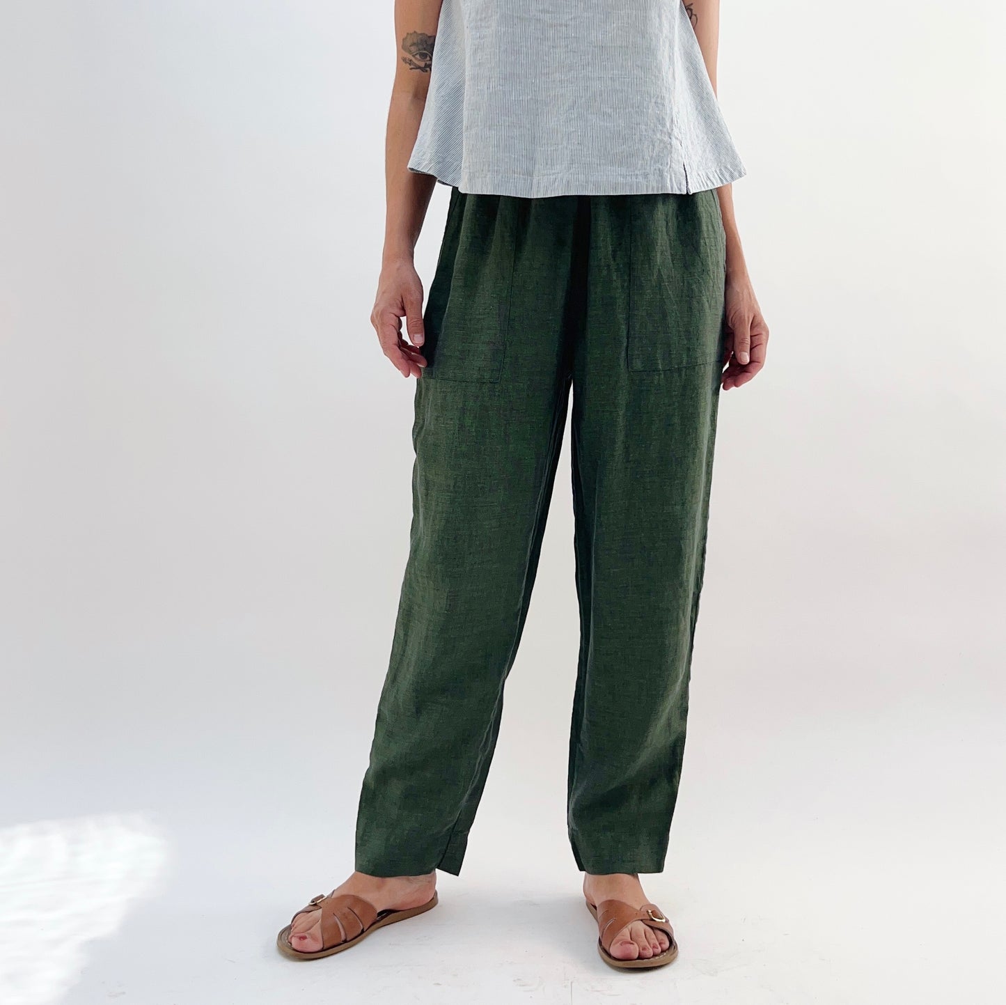 Yuvita | Pocket Pant in Dark Green