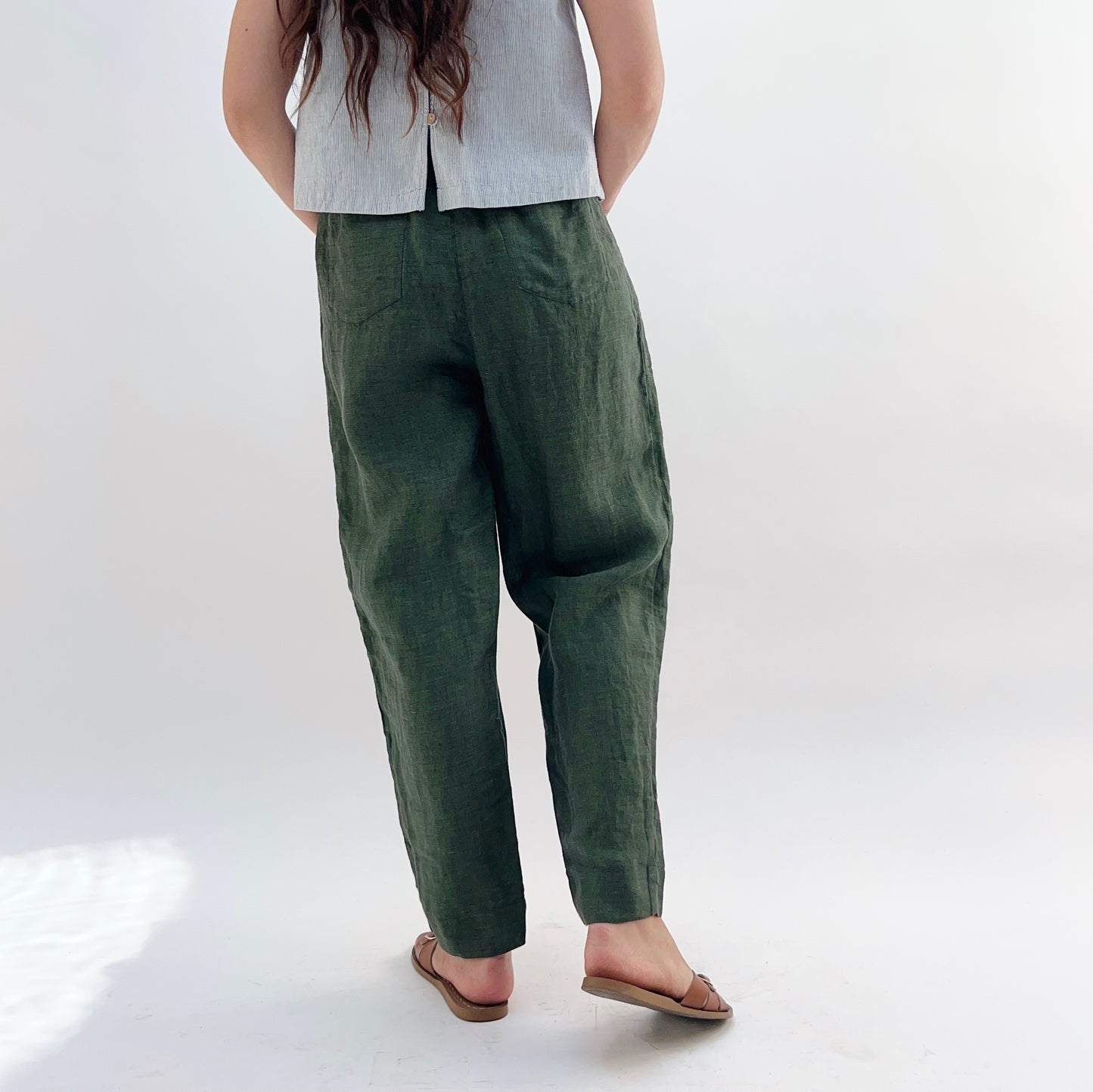 Yuvita | Pocket Pant in Dark Green